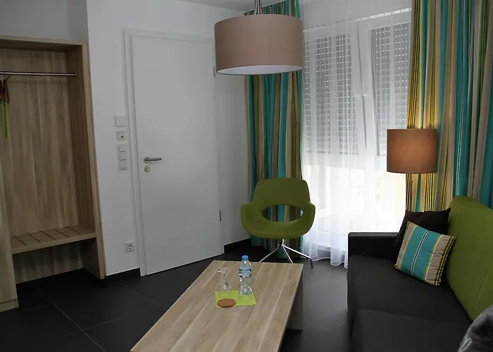 Gaestehaus Wilhelmshoehe 3* 부츠바흐